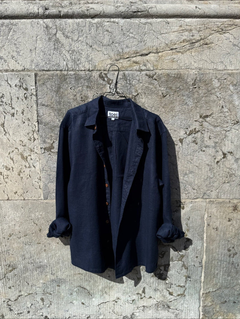 Camisa azul oscuro de cáñamo 100% orgánico